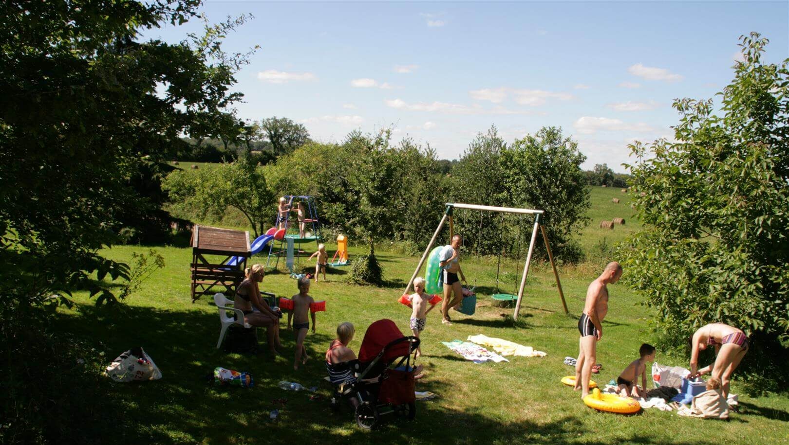 Tuin met speeltoestel