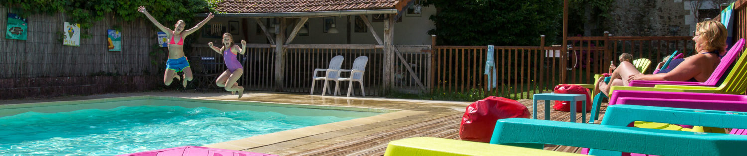 zwembad met terras, goedkope vakantie