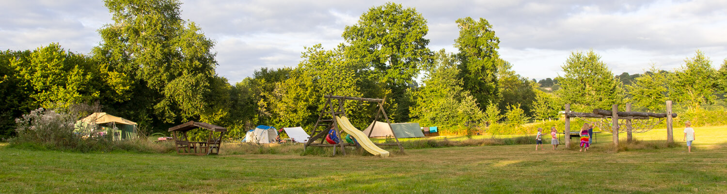 kleine camping kampvuur speeltuin