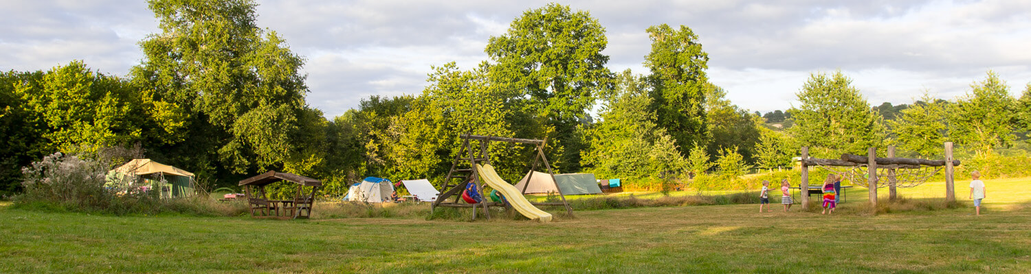 kleine camping kampvuur speeltuin